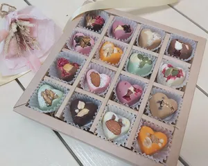 Подарочный набор 16 конфет в виде сердец ручной работы от choco. cake. hand.