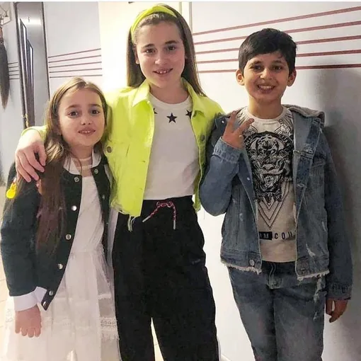 Финалисты команды Светланы Лободы: Нино Чеснер, Микелла Абрамова и Роберт Багратян Финалисты команды Светланы Лободы: Нино Чеснер, Микелла Абрамова и Роберт Багратян Финалисты команды Светланы Лободы: Нино Чеснер, Микелла Абрамова и Роберт Багратян Финалисты команды Светланы Лободы: Нино Чеснер, Микелла Абрамова и Роберт Багратян