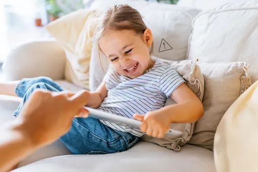 Топ-5 ошибок родителей, дающих детям планшет «на время» Топ-5 ошибок родителей, дающих детям планшет «на время»