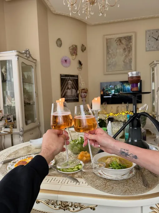 Анастасия Волочкова показала руку нового избранника