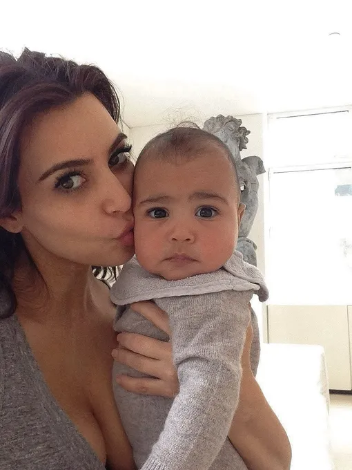 Ким Кардашьян показала редкие фотографии дочери от Канье Уэста