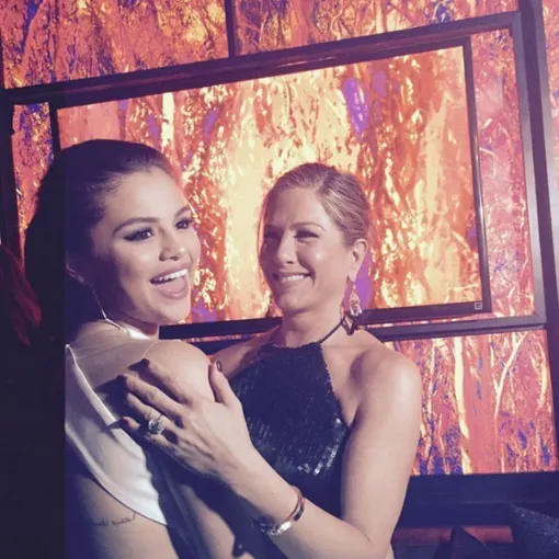 Селена Гомес и Дженнифер Энистон