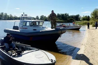 Четыре человека погибли при крушении катера во время праздника на Волге Четыре человека погибли при крушении катера во время праздника на Волге