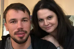 Экс-жена хоккеиста Емелина заявила о его измене и отказе в алиментах троим детям Экс-жена хоккеиста Емелина заявила о его измене и отказе в алиментах троим детям