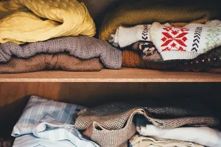 Как сохранить свежесть одежды в шкафу: 5 простых лайфхаков Как сохранить свежесть одежды в шкафу: 5 простых лайфхаков