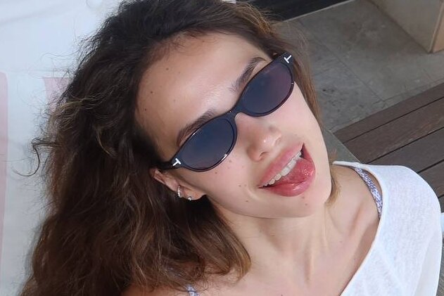 Алина Загитова показала фигуру в бикини на яхте в лучах заката
