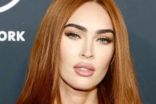 «Изображаешь глупость, бунтарка!»: Меган Фокс в откровенном образе из «Убить Билла» возмутила бастующих артистов в США «Изображаешь глупость, бунтарка!»: Меган Фокс в откровенном образе из «Убить Билла» возмутила бастующих артистов в США