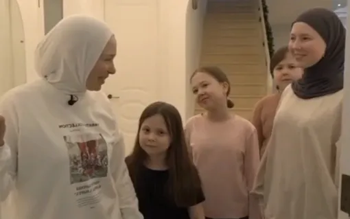Светлана Миннеханова с дочерьми и сыном Светлана Миннеханова с дочерьми и сыном