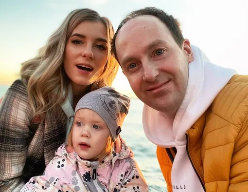 Марина и Никита Тарасовы с дочерью Таисией