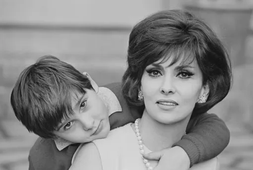 Маленький Милко Скофич с матерью