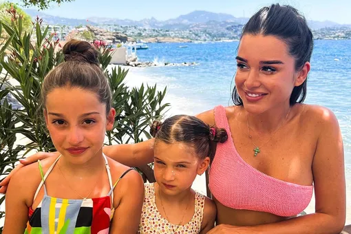 Ксения Бородина с дочерьми Марусей и Теоной