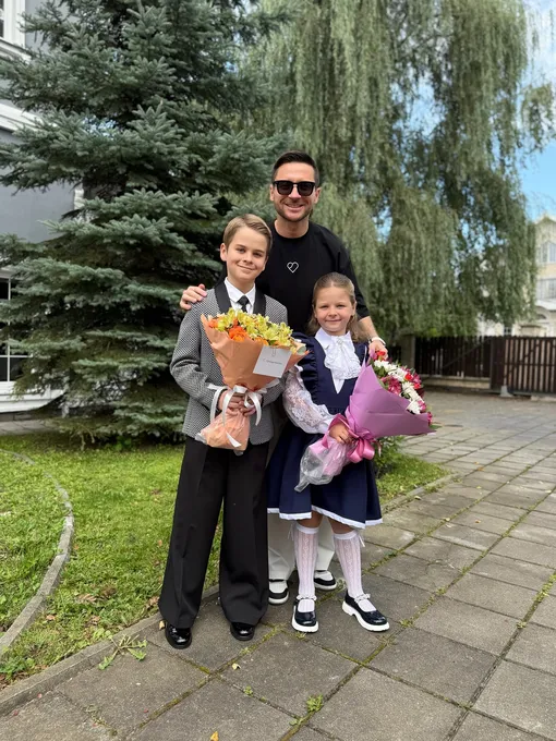 Сергей Лазарев с сыном и дочерью Сергей Лазарев с сыном и дочерью