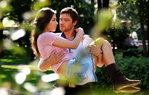 Алексей Чадов и Агния Дитковските в фильме «Жара» Алексей Чадов и Агния Дитковските в фильме «Жара»