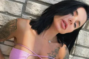 Юлия Волкова показала фигуру в бикини на скалистом пляже Юлия Волкова показала фигуру в бикини на скалистом пляже