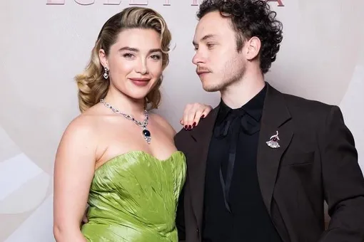 Флоренс Пью рассекретила роман с 30-летним актером сериала «Острые козырьки» Флоренс Пью рассекретила роман с 30-летним актером сериала «Острые козырьки»