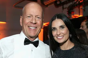 «Всё, что нужно, — это любовь»: Деми Мур показала фото неизлечимо больного Брюса Уиллиса с внучкой по важному поводу