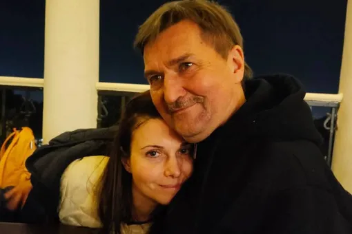 «Мы обнялись. У меня дрожали ноги»: Александра Урсуляк показала последнее фото с погибшим в море Юрием Бутусовым «Мы обнялись. У меня дрожали ноги»: Александра Урсуляк показала последнее фото с погибшим в море Юрием Бутусовым