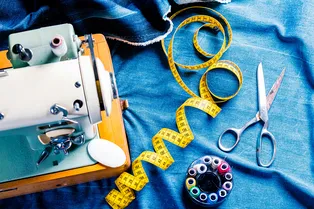 Полезный лайфхак: как подшить джинсы