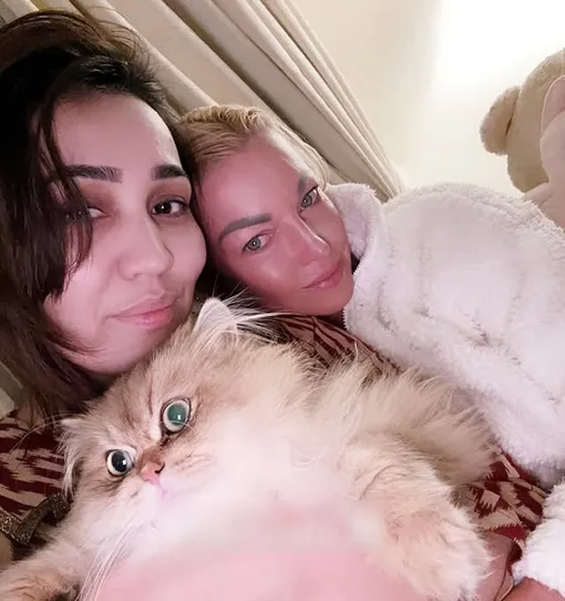 Анастасия Волочкова с помощницей Лолой