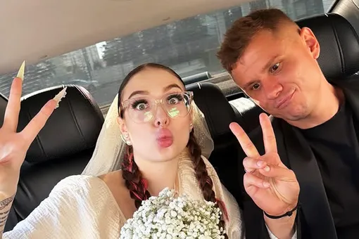«Всем приспичило жениться»: беременная Мятная Лилу, известная пародиями на Волочкову и Мизулину, вышла замуж «Всем приспичило жениться»: беременная Мятная Лилу, известная пародиями на Волочкову и Мизулину, вышла замуж