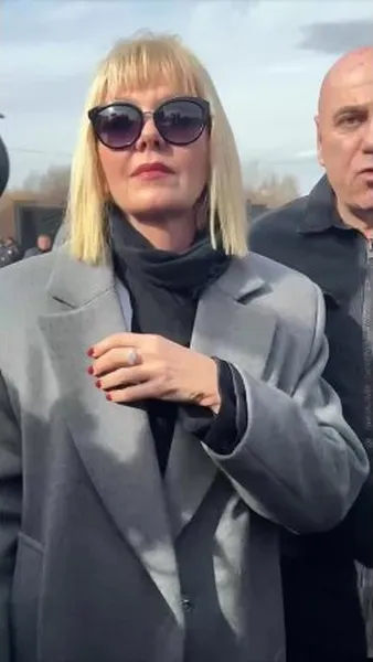 Нажми и смотри