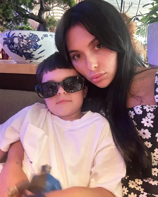 Ева Карицкая намерена взять на похороны шестилетнего сына Ивана Ева Карицкая намерена взять на похороны шестилетнего сына Ивана