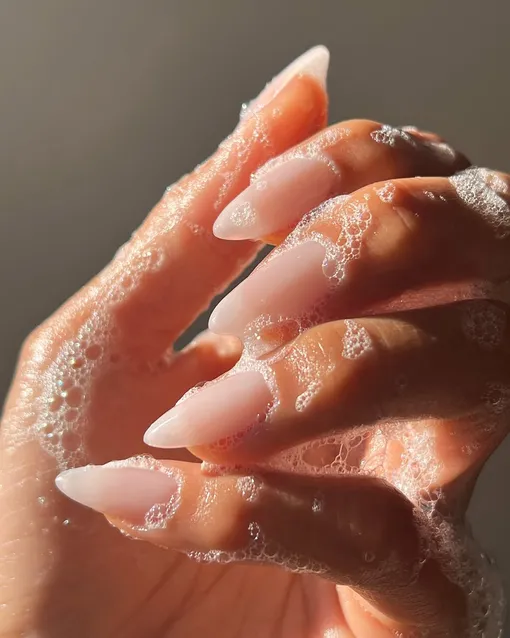 «Мыльные» ногти — горячий тренд 2026 года