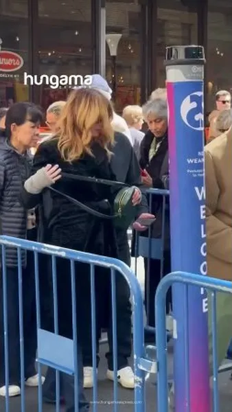 Нажми и смотри