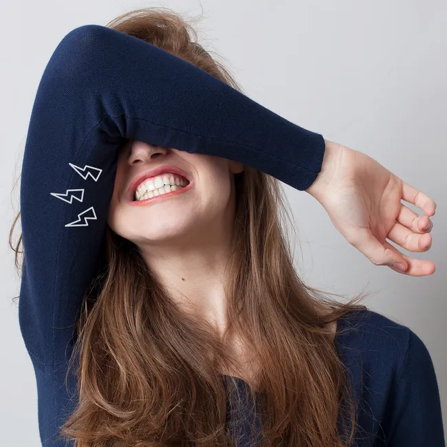 Как стресс разрушает твою улыбку: от скрежета зубами до воспалений