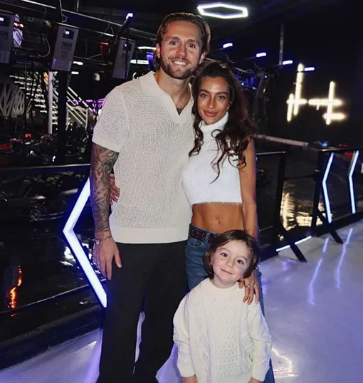 Влад Соколовский с женой Ангелиной Сурковой и сыном Дэвидом