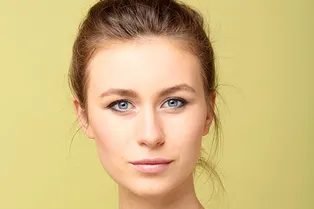 3 способа замаскировать нависшее веко от M.A.C., Clarins и Smashbox