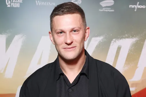 «Я один из тех отцов, кто экономит на детях»: Павел Чинарев появился с женой и сыном на премьере в Москве «Я один из тех отцов, кто экономит на детях»: Павел Чинарев появился с женой и сыном на премьере в Москве