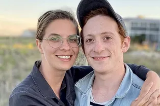 «Я развелась из-за романа мужа с известной певицей»: бывшую жену Итана Слейтера шокировала его связь с Арианой Гранде «Я развелась из-за романа мужа с известной певицей»: бывшую жену Итана Слейтера шокировала его связь с Арианой Гранде