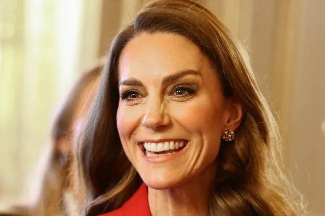 Кейт Миддлтон в красном брючном костюме с тайным смыслом появилась на первом королевском приеме 2026 года