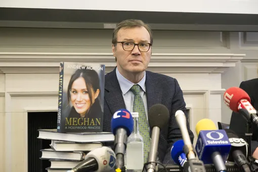 Меган видели в ресторанах и магазинах, рассказал биограф