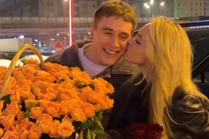 «Главное — внимание, да, девочки?»: Надежда Сысоева впервые показала 25-летнего бойфренда «Главное — внимание, да, девочки?»: Надежда Сысоева впервые показала 25-летнего бойфренда