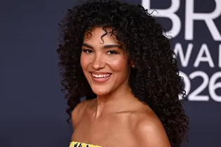 Оливия Дин расплакалась, получив три награды на премии BRIT Awards Оливия Дин расплакалась, получив три награды на премии BRIT Awards