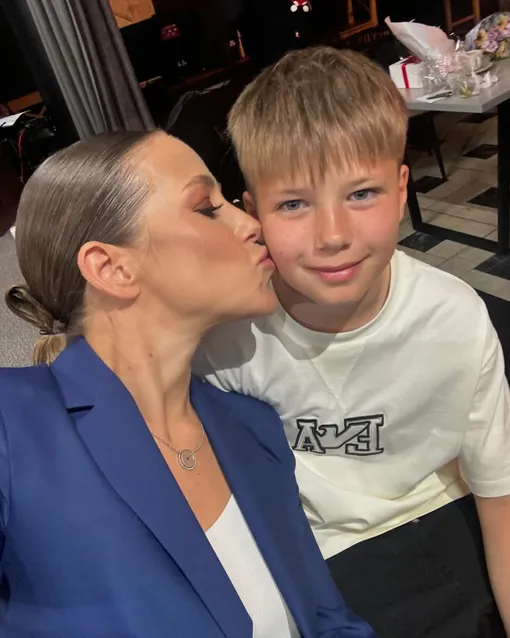 Юлия Барановская трогательно поцеловала Арсения