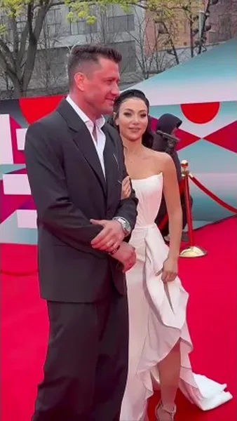 Нажми и смотри