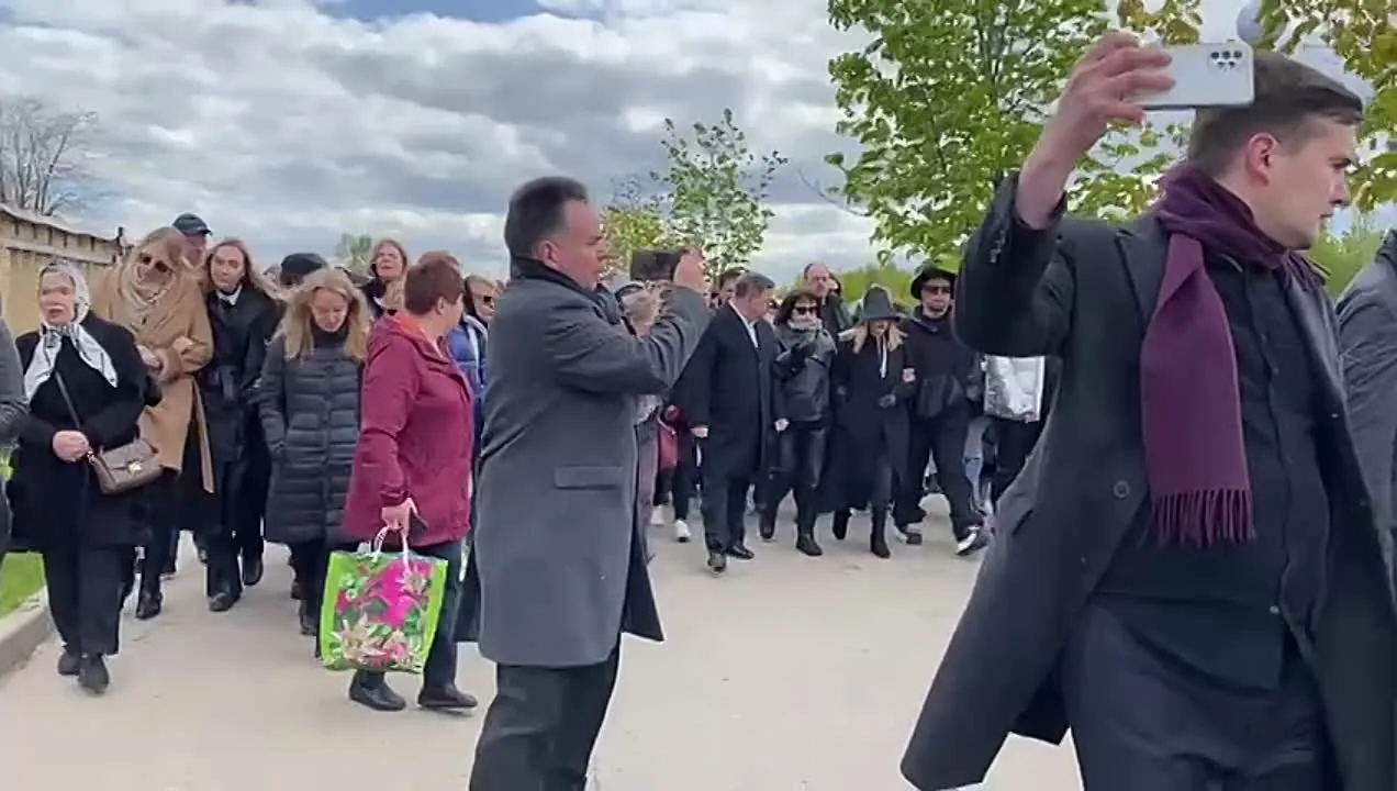 Нажми и смотри