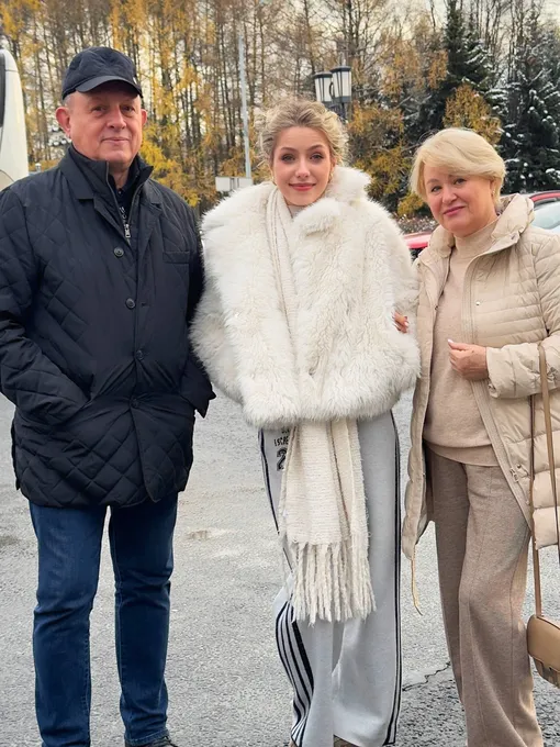 Вера Алдонина с дедушкой и бабушкой Вера Алдонина с дедушкой и бабушкой