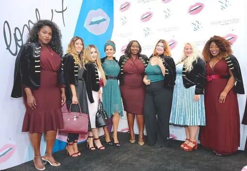 Модный показ Евы Мендес в Нью-Йорке Модный показ Евы Мендес в Нью-Йорке