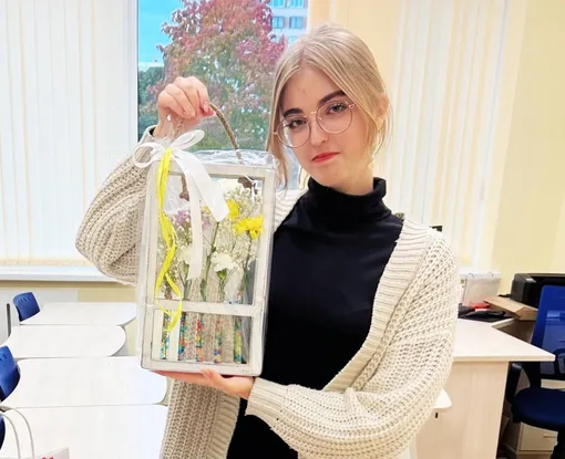 Афина Симеонидис преподавала английский язык Афина Симеонидис преподавала английский язык