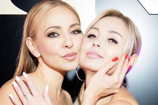 «Будь счастлива, родная!»: Татьяна Навка показала младшую сестру по важному поводу «Будь счастлива, родная!»: Татьяна Навка показала младшую сестру по важному поводу