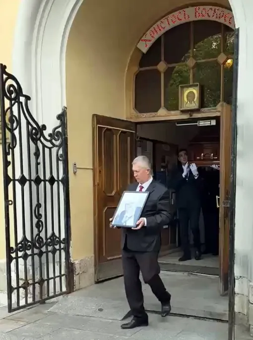 С Владимиром Молчановым простились в церкви в центре Москвы С Владимиром Молчановым простились в церкви в центре Москвы