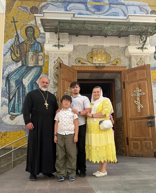 Священник Георгий Узун с родными