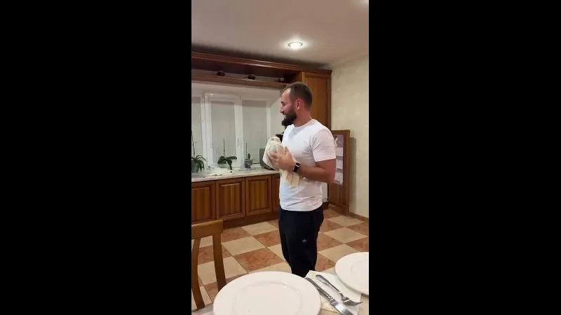 Нажми и смотри