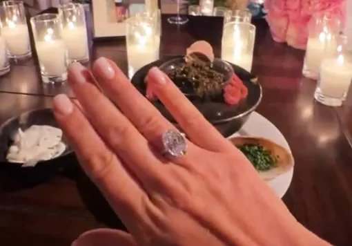 Арина Соболенко похвасталась помолвочным кольцом Арина Соболенко похвасталась помолвочным кольцом