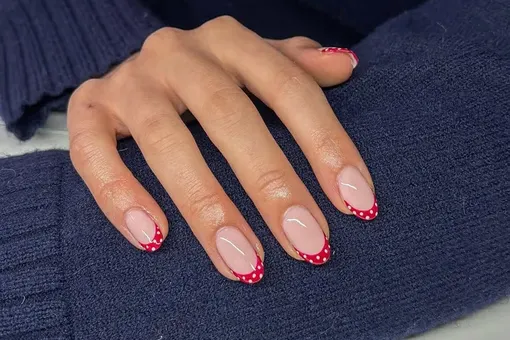 Френч в горошек: 12 модных идей маникюра с самым кокетливым принтом весны Френч в горошек: 12 модных идей маникюра с самым кокетливым принтом весны