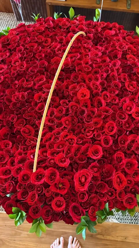 Мелания получила роскошные букеты